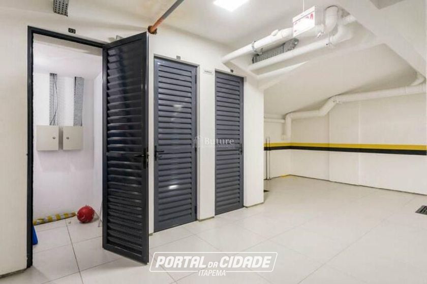 Apartamento &agrave; venda - 102m&sup2; - Meia Praia