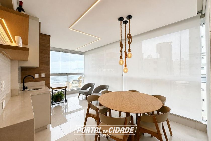 Apartamento &agrave; venda - 145m&sup2; - Meia Praia