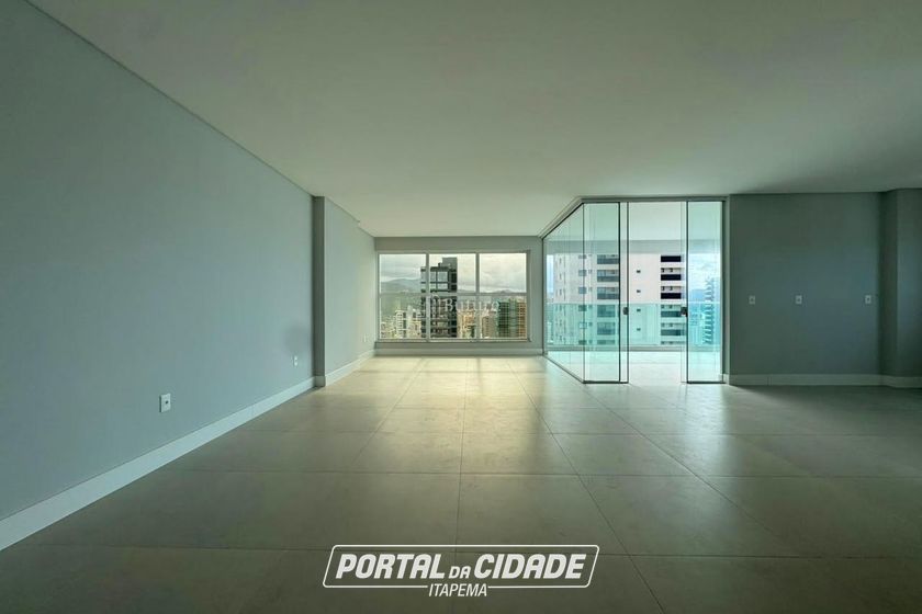 Apartamento &agrave; venda - 160m&sup2; - Meia Praia