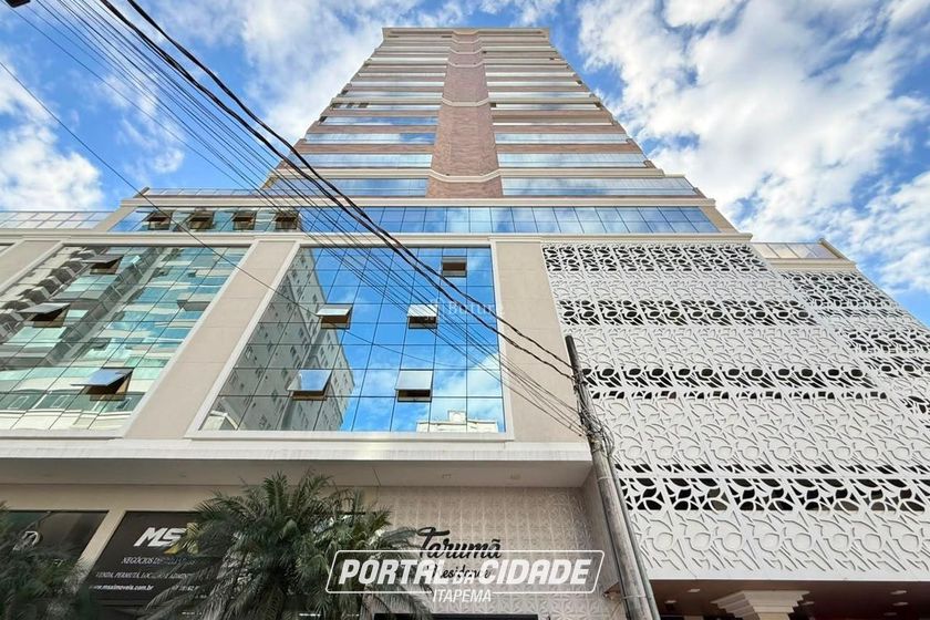 Apartamento &agrave; venda - 136m&sup2; - Meia Praia