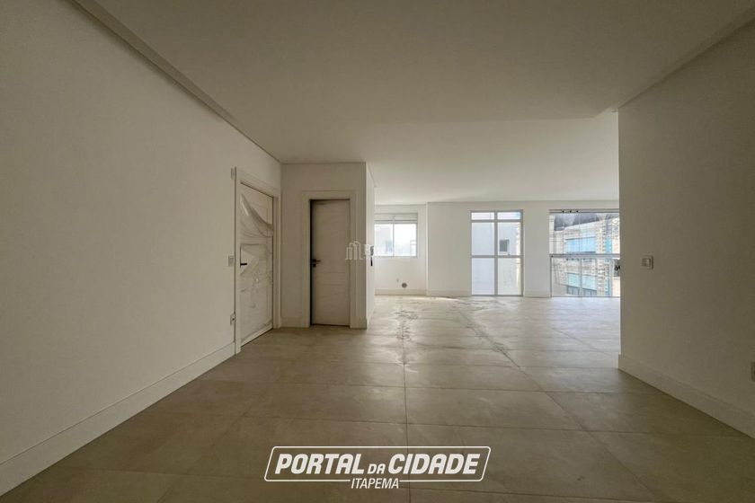Apartamento &agrave; venda - 132m&sup2; - Meia Praia