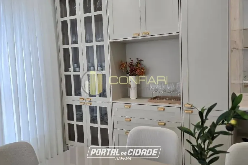 Apartamento &agrave; venda - 105m&sup2; - Meia Praia