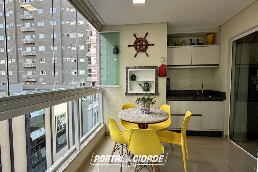 Apartamento &agrave; venda - 122m&sup2; - Meia Praia