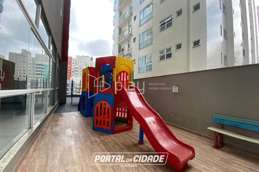 Apartamento &agrave; venda - 178m&sup2; - Meia Praia