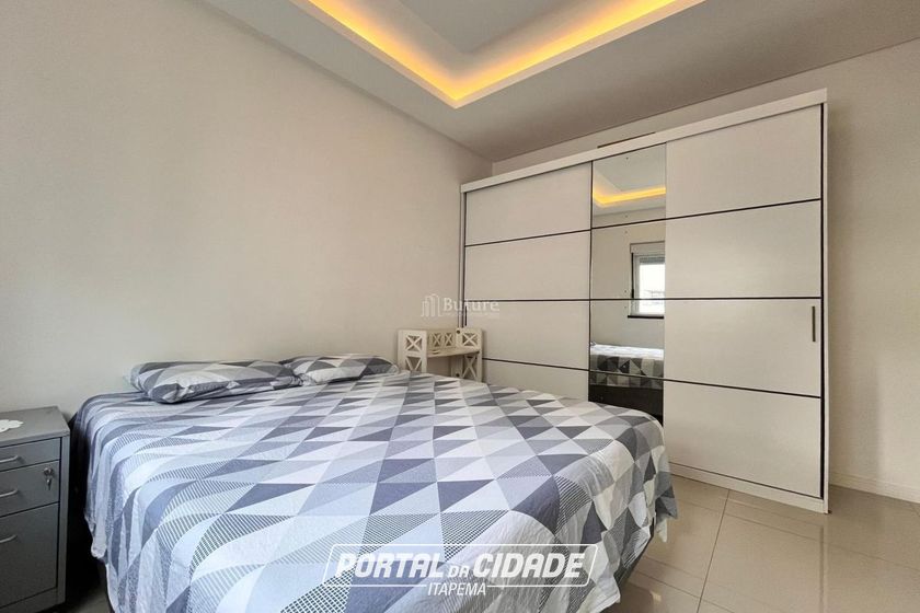 Apartamento &agrave; venda - 142m&sup2; - Meia Praia