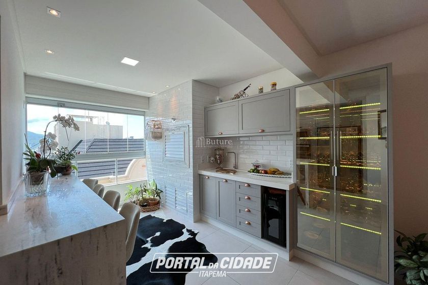 Apartamento &agrave; venda - 110m&sup2; - Meia Praia
