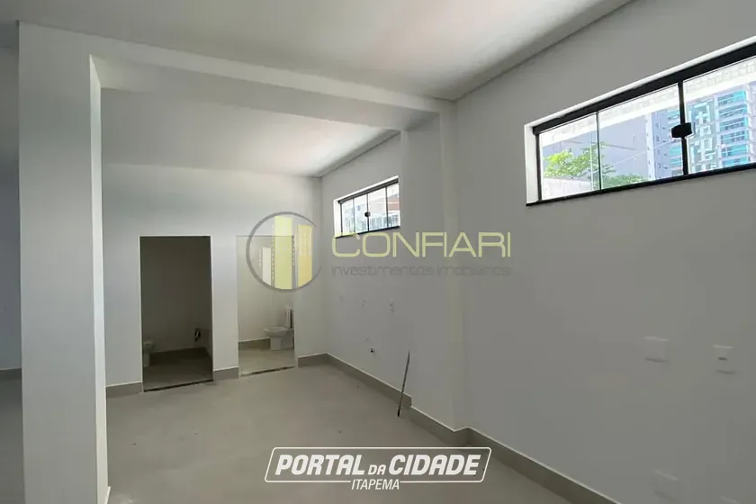 Sala Comercial para alugar - 130m&sup2; - Meia Praia