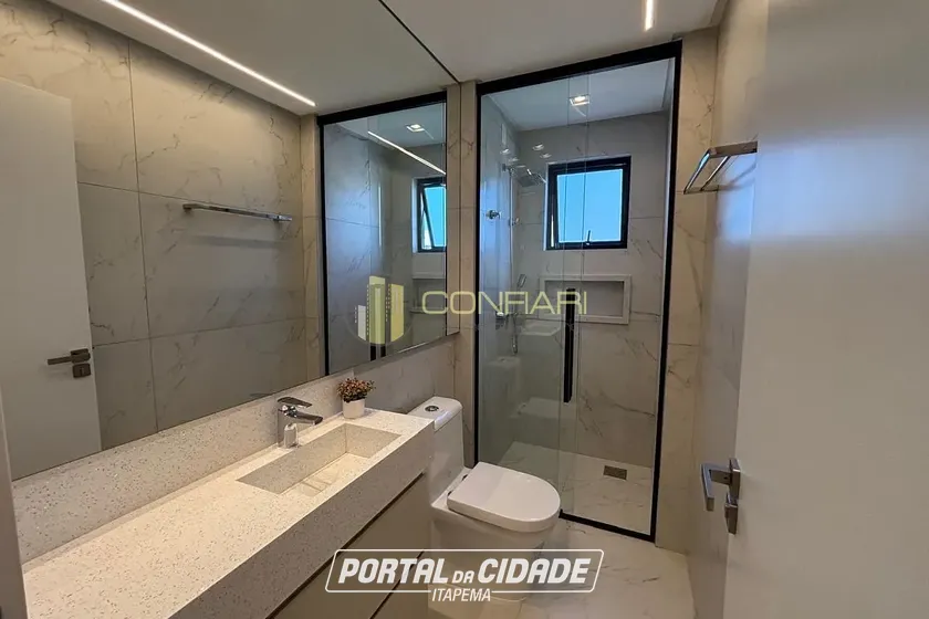 Apartamento &agrave; venda - 110m&sup2; - Meia Praia