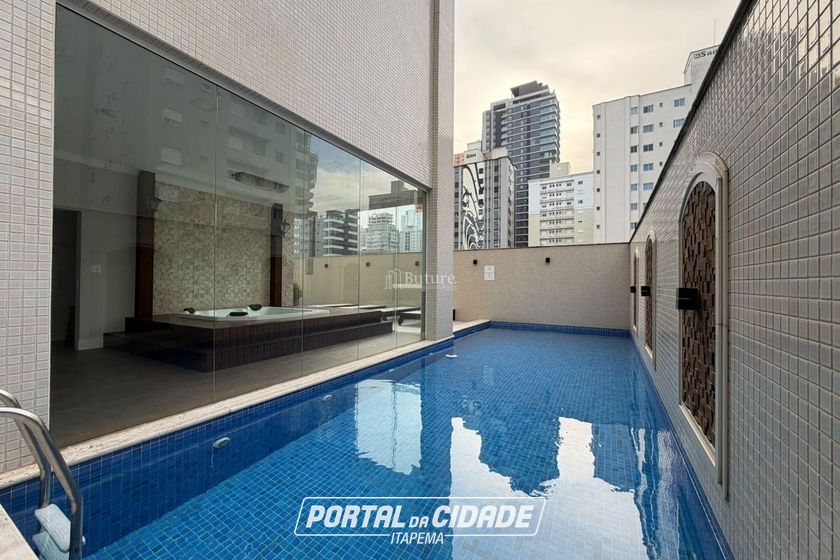 Apartamento &agrave; venda - 125m&sup2; - Meia Praia