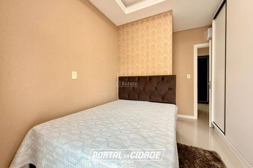 Apartamento &agrave; venda - 120m&sup2; - Meia Praia