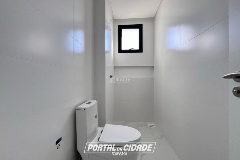 Apartamento &agrave; venda - 153m&sup2; - Meia Praia