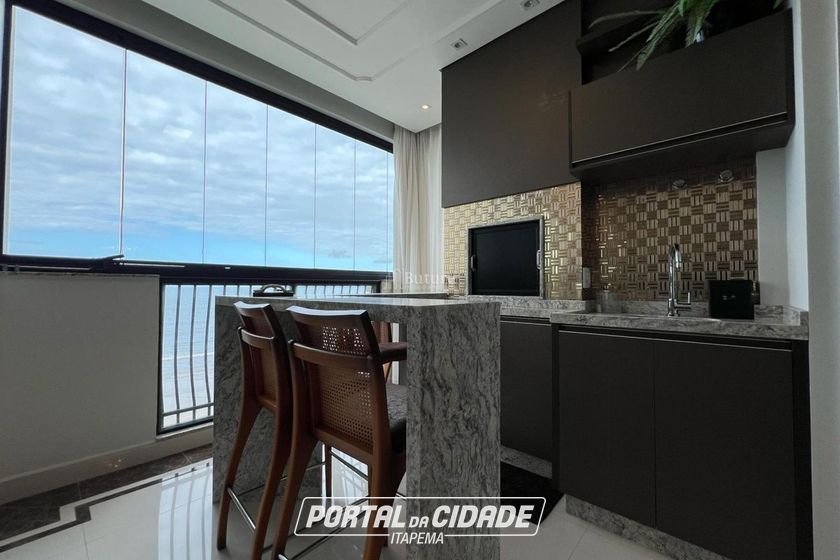 Apartamento &agrave; venda - 168m&sup2; - Meia Praia
