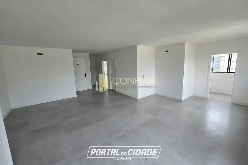 Apartamento &agrave; venda - 105m&sup2; - Meia Praia