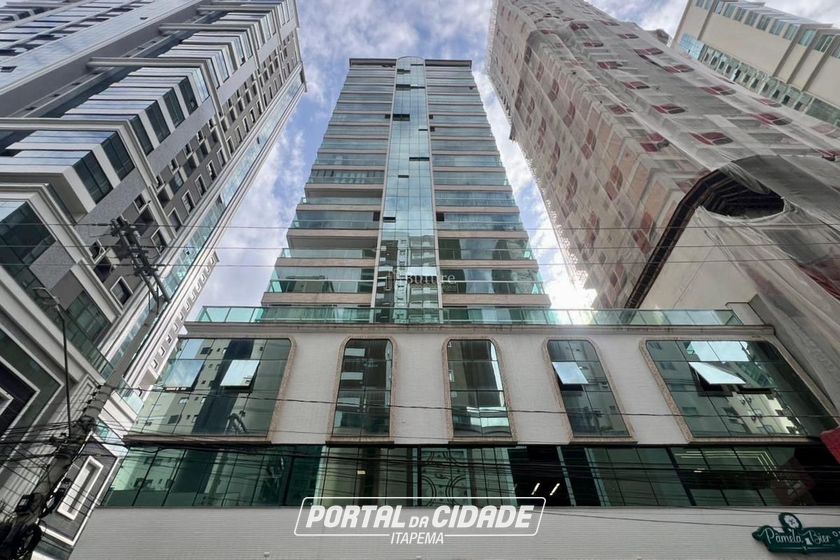 Apartamento &agrave; venda - 141m&sup2; - Meia Praia