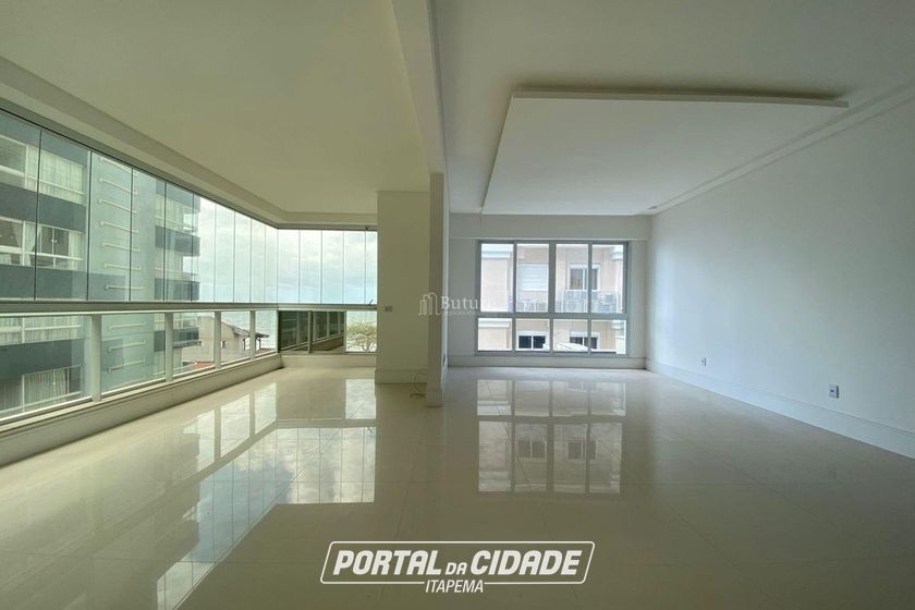 Apartamento &agrave; venda - 240m&sup2; - Meia Praia