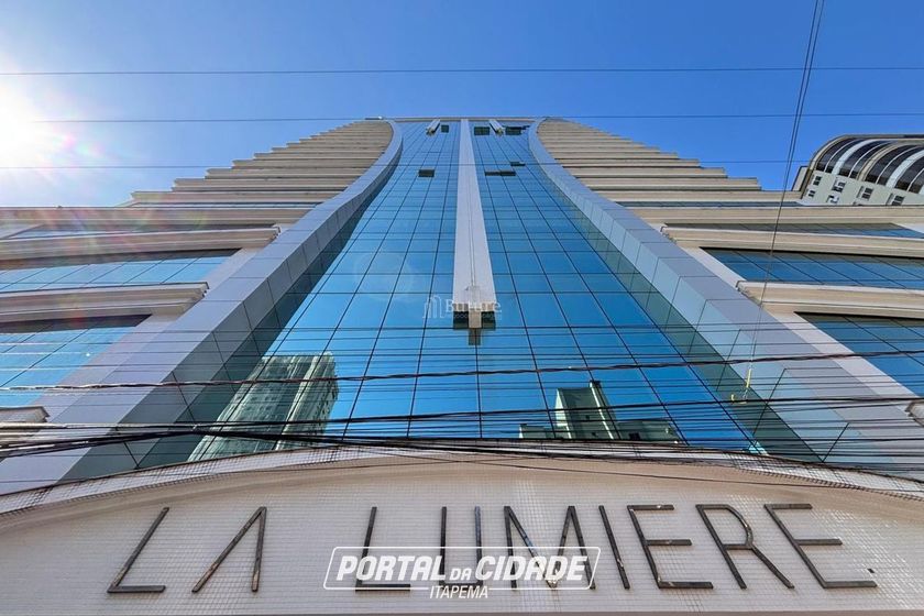 Apartamento &agrave; venda - 208m&sup2; - Meia Praia