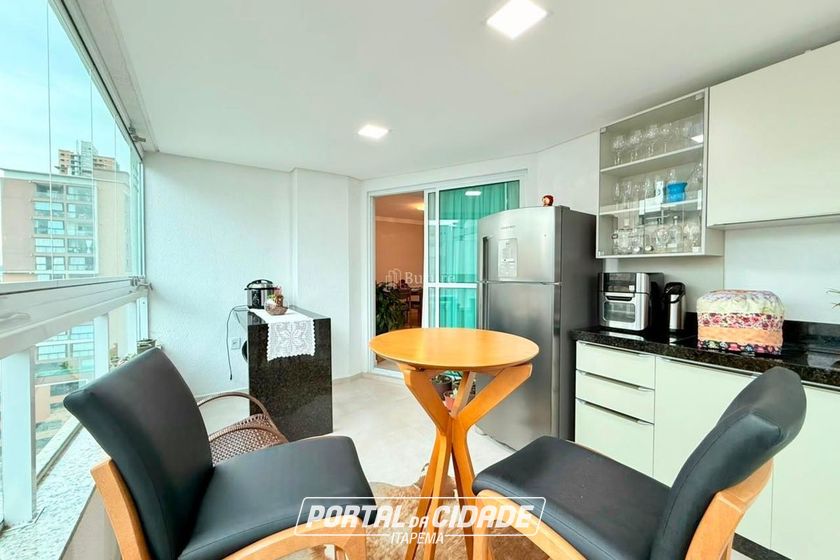 Apartamento &agrave; venda - 120m&sup2; - Meia Praia