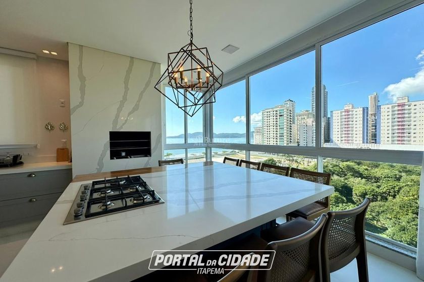 Apartamento &agrave; venda - 190m&sup2; - Meia Praia