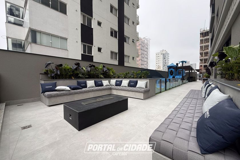 Apartamento &agrave; venda - 136m&sup2; - Meia Praia