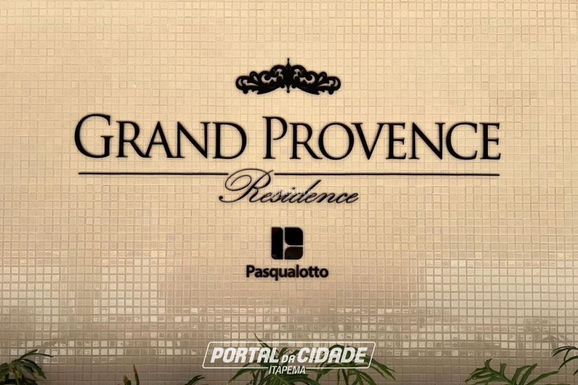 Apartamento &agrave; venda - 213m&sup2; - Meia Praia