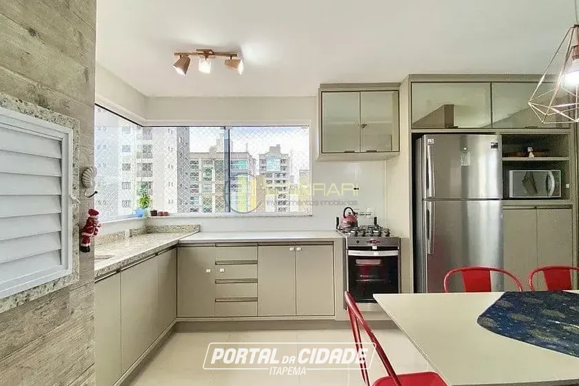 Apartamento &agrave; venda - 157m&sup2; - Meia Praia