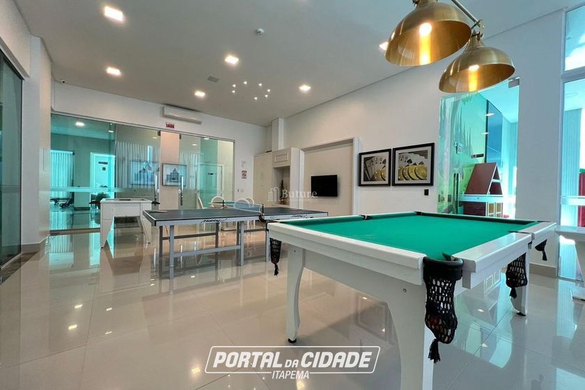 Apartamento &agrave; venda - 135m&sup2; - Meia Praia