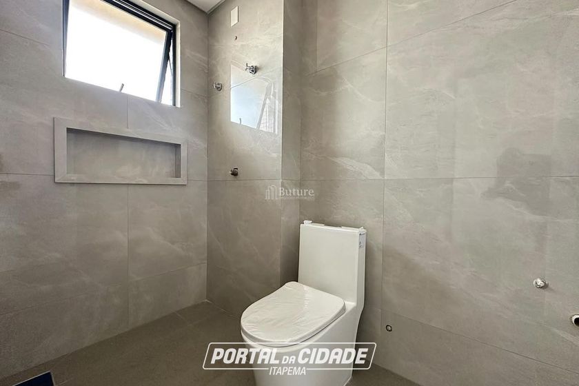 Apartamento &agrave; venda - 130m&sup2; - Meia Praia