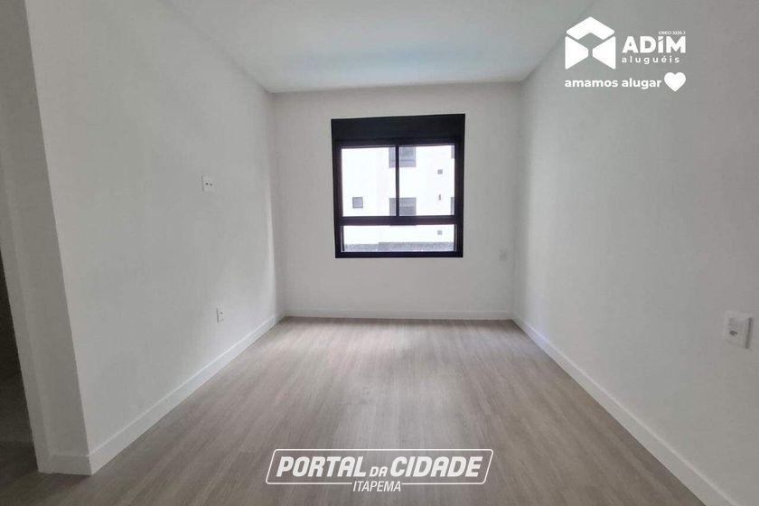 Apartamento para alugar - 132m&sup2; - Meia Praia