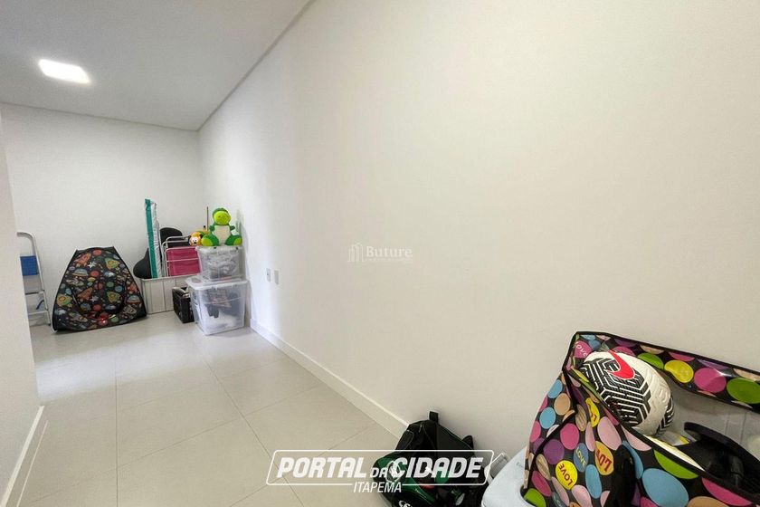 Apartamento &agrave; venda - 141m&sup2; - Meia Praia