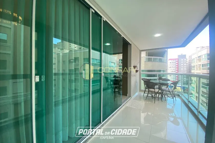 Apartamento &agrave; venda - 127m&sup2; - Meia Praia