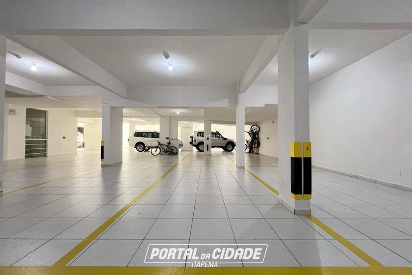 Apartamento &agrave; venda - 171m&sup2; - Meia Praia