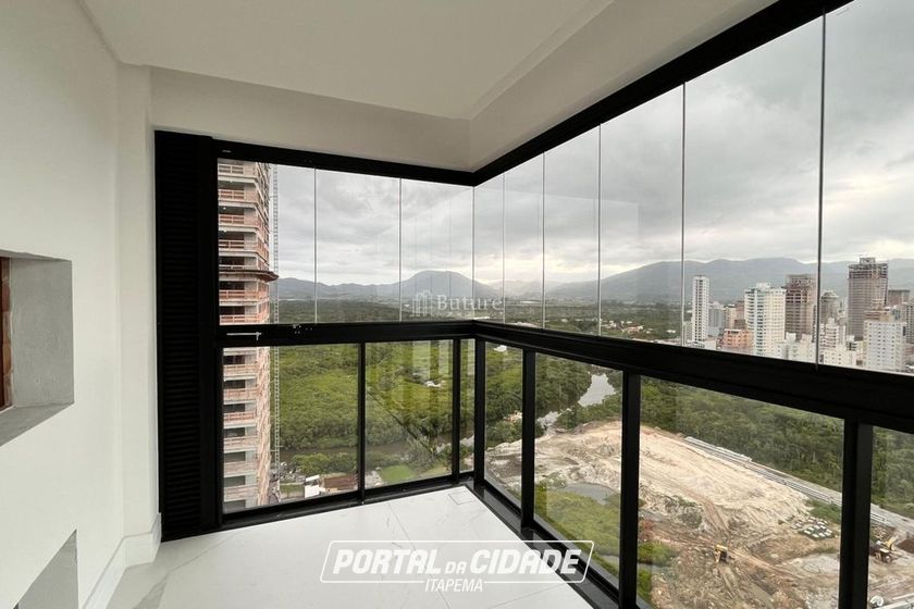 Apartamento &agrave; venda - 182m&sup2; - Meia Praia