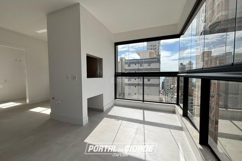 Apartamento &agrave; venda - 132m&sup2; - Meia Praia