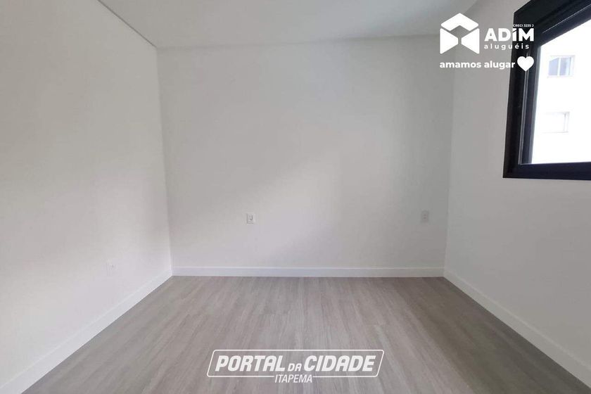 Apartamento para alugar - 132m&sup2; - Meia Praia