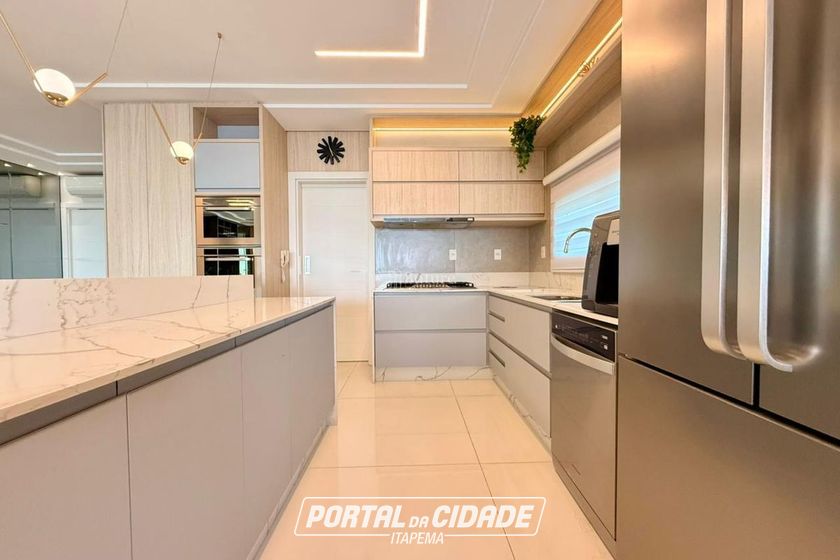 Apartamento &agrave; venda - 200m&sup2; - Meia Praia