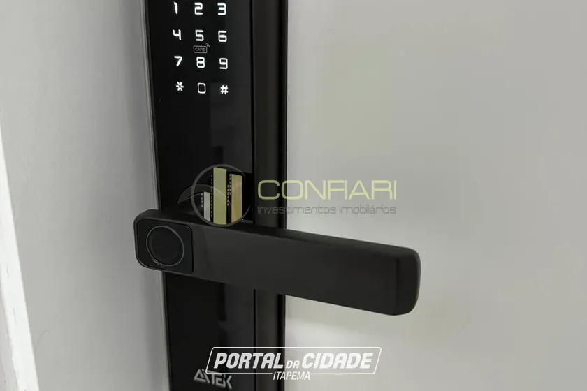 Apartamento &agrave; venda - 140m&sup2; - Meia Praia
