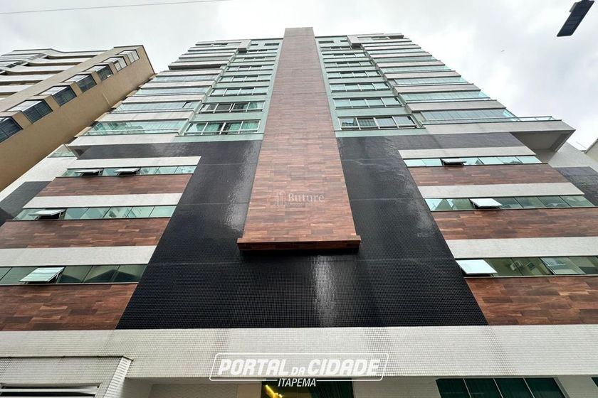 Apartamento &agrave; venda - 130m&sup2; - Meia Praia