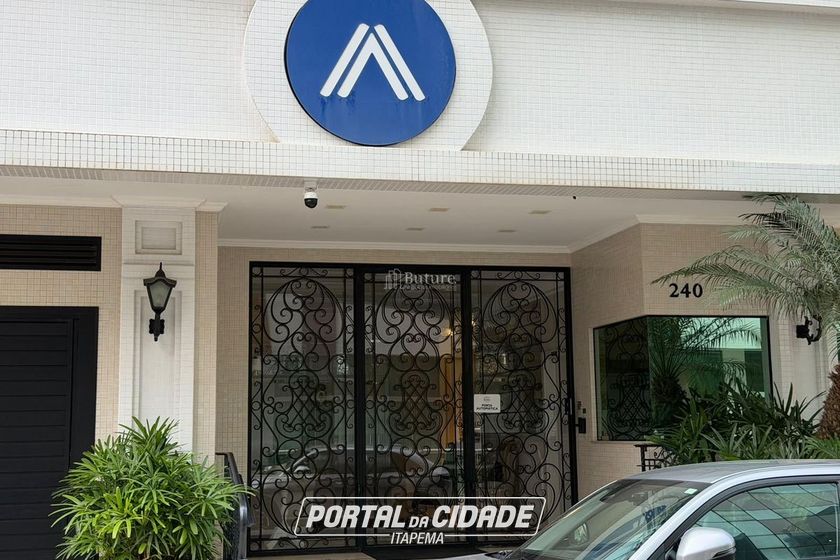Apartamento &agrave; venda - 125m&sup2; - Meia Praia