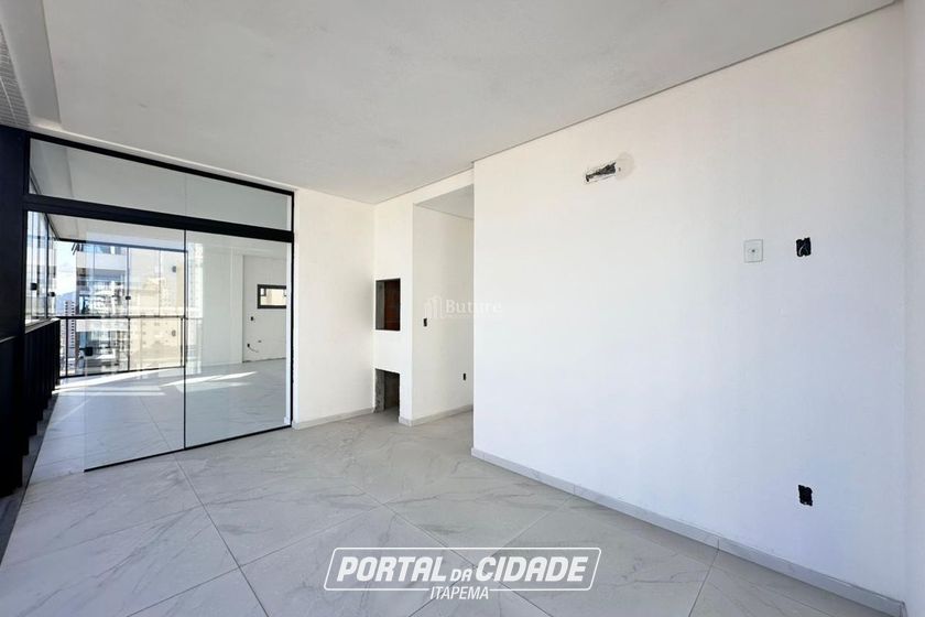 Apartamento &agrave; venda - 138m&sup2; - Meia Praia