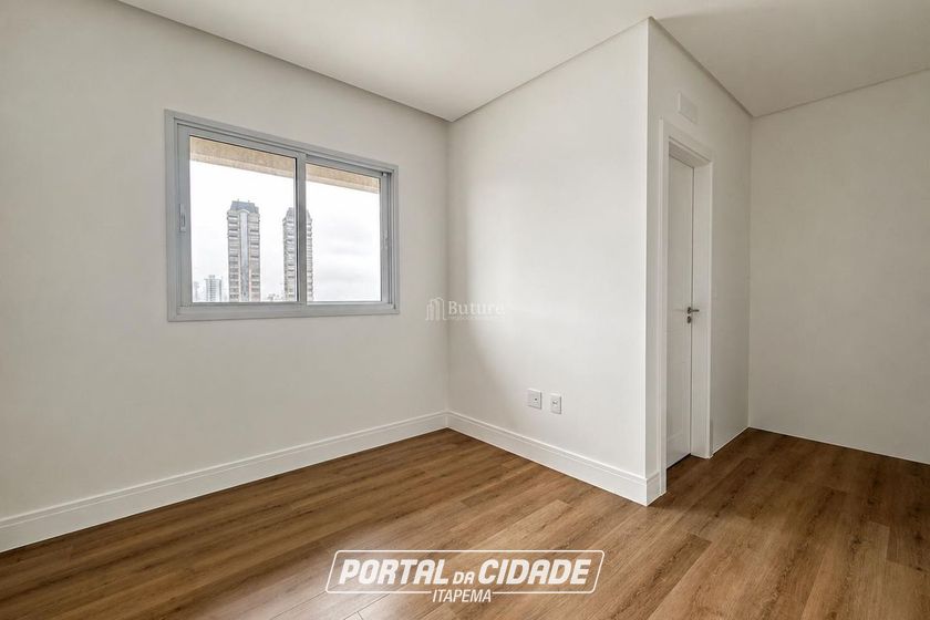 Apartamento &agrave; venda - 130m&sup2; - Centro