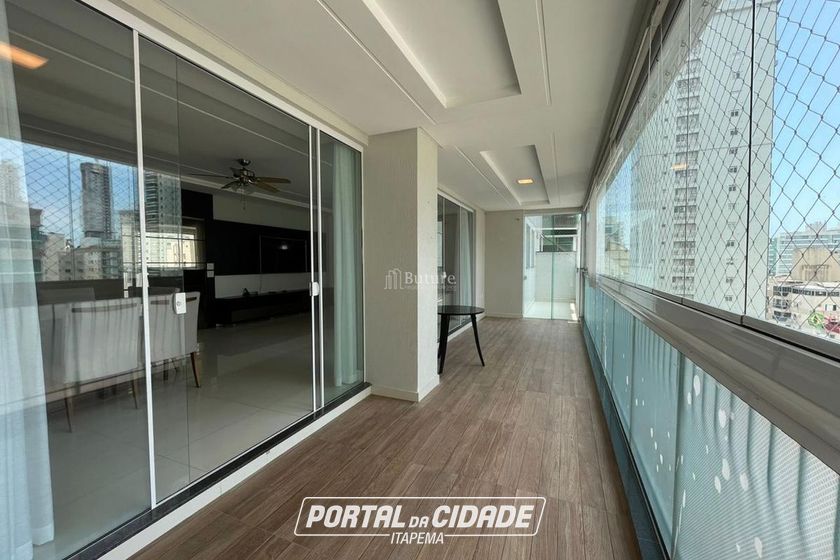 Apartamento &agrave; venda - 228m&sup2; - Meia Praia