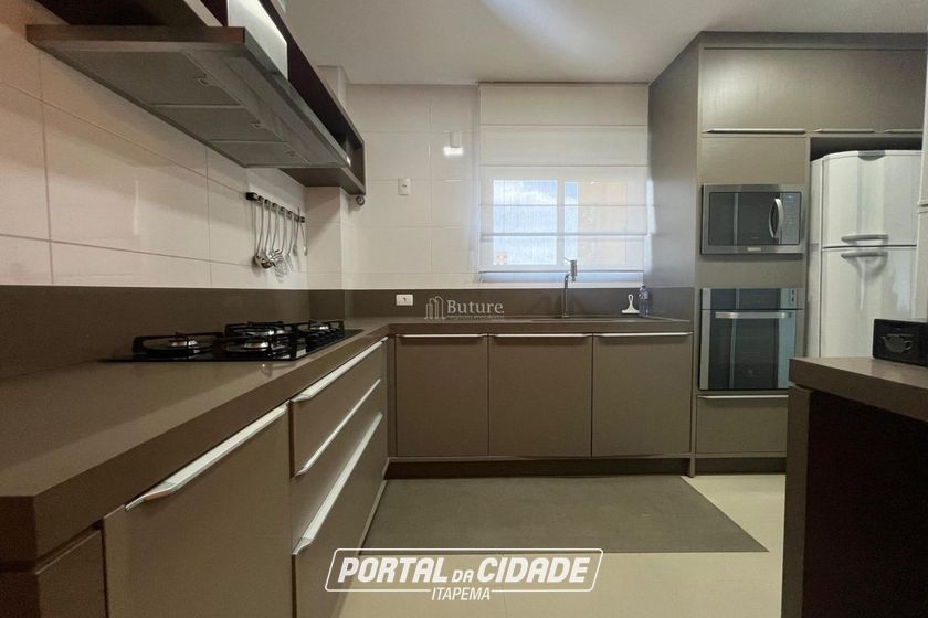 Apartamento &agrave; venda - 185m&sup2; - Meia Praia