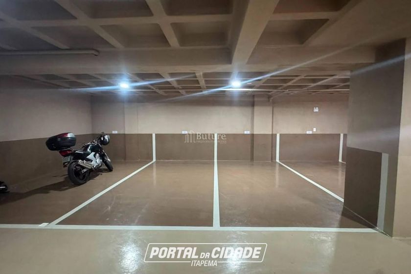 Apartamento &agrave; venda - 110m&sup2; - Meia Praia
