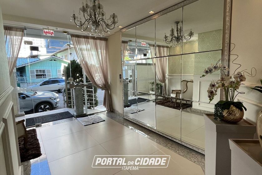 Apartamento &agrave; venda - 120m&sup2; - Meia Praia