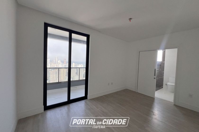 Apartamento &agrave; venda - 206m&sup2; - Meia Praia