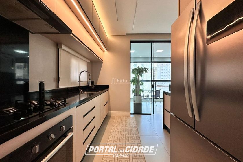 Apartamento &agrave; venda - 165m&sup2; - Meia Praia