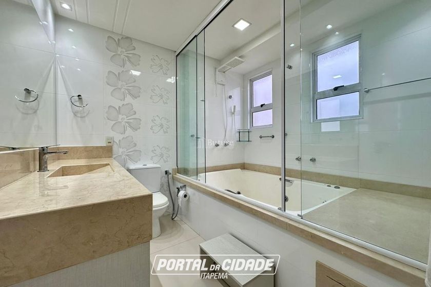Apartamento &agrave; venda - 300m&sup2; - Meia Praia