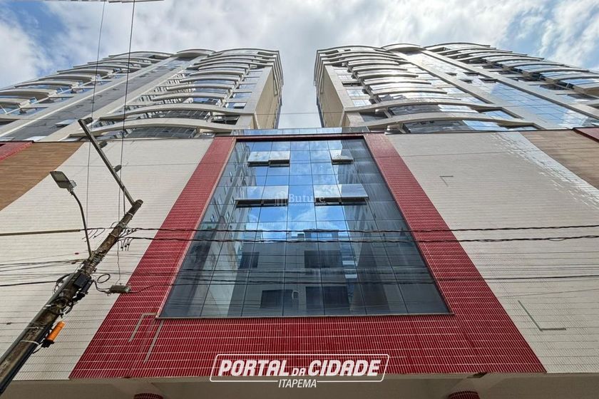 Apartamento &agrave; venda - 130m&sup2; - Meia Praia