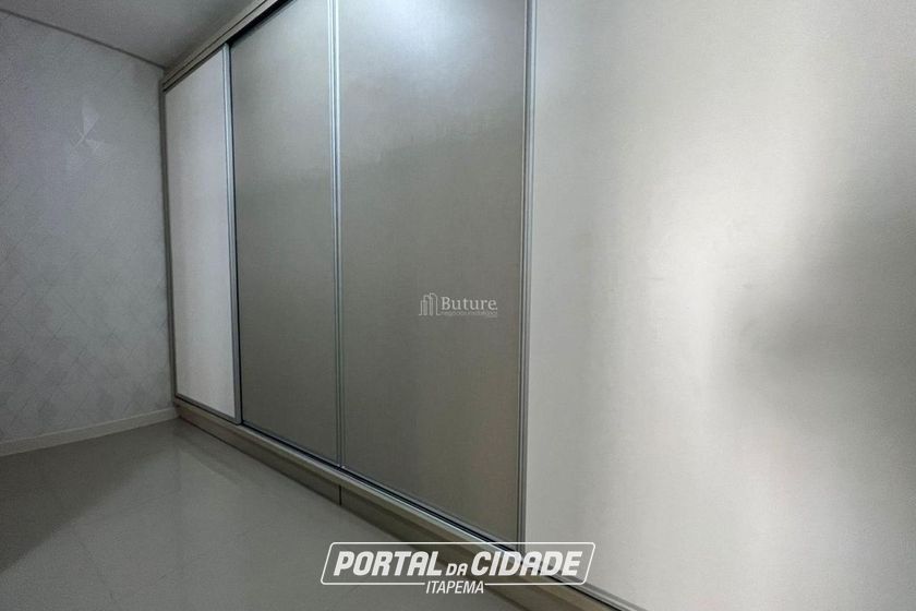Apartamento &agrave; venda - 137m&sup2; - Meia Praia