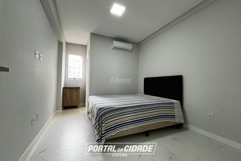 Apartamento &agrave; venda - 161m&sup2; - Meia Praia